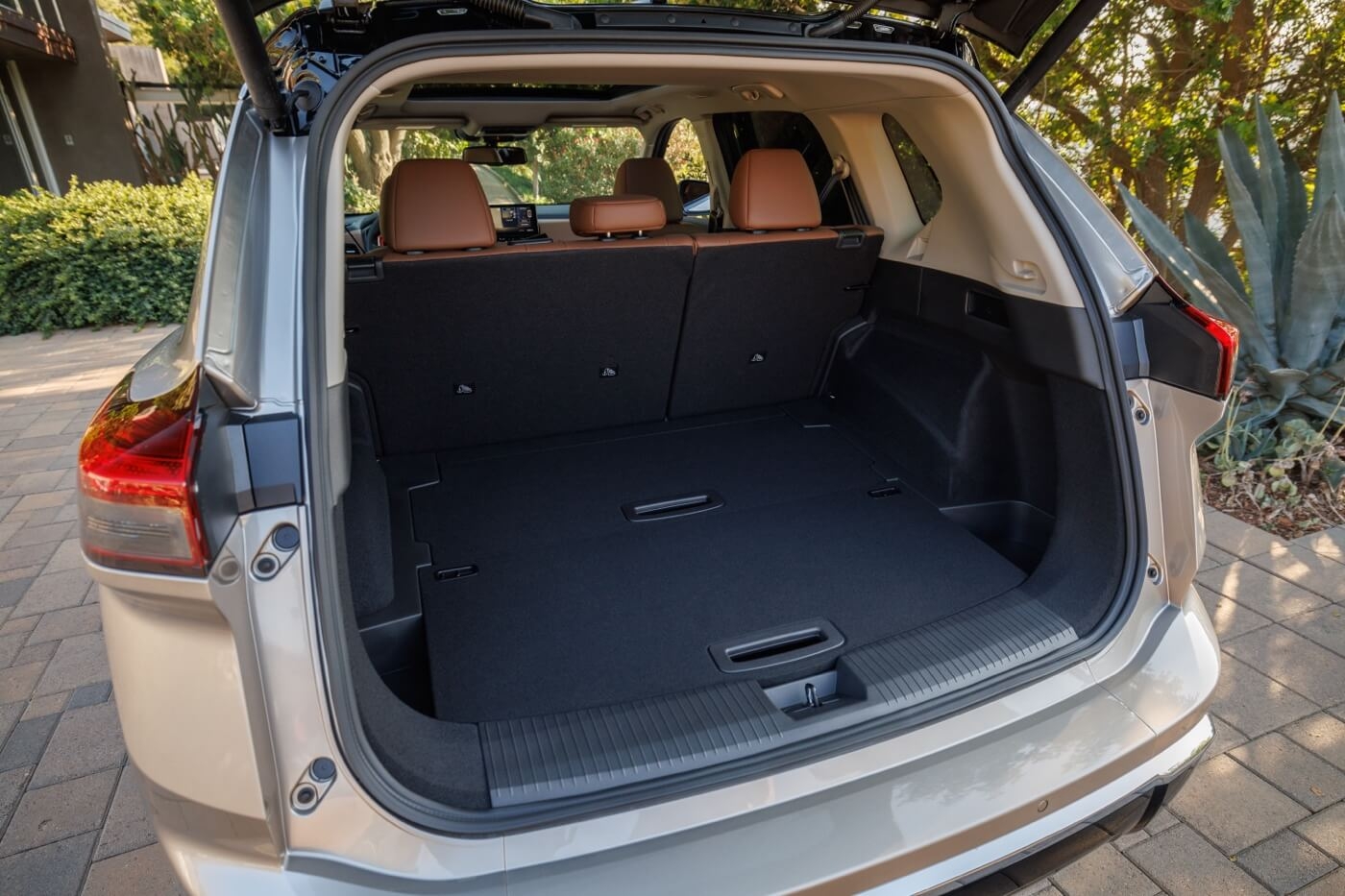 Coffre ouvert du Nissan Rogue 2026.