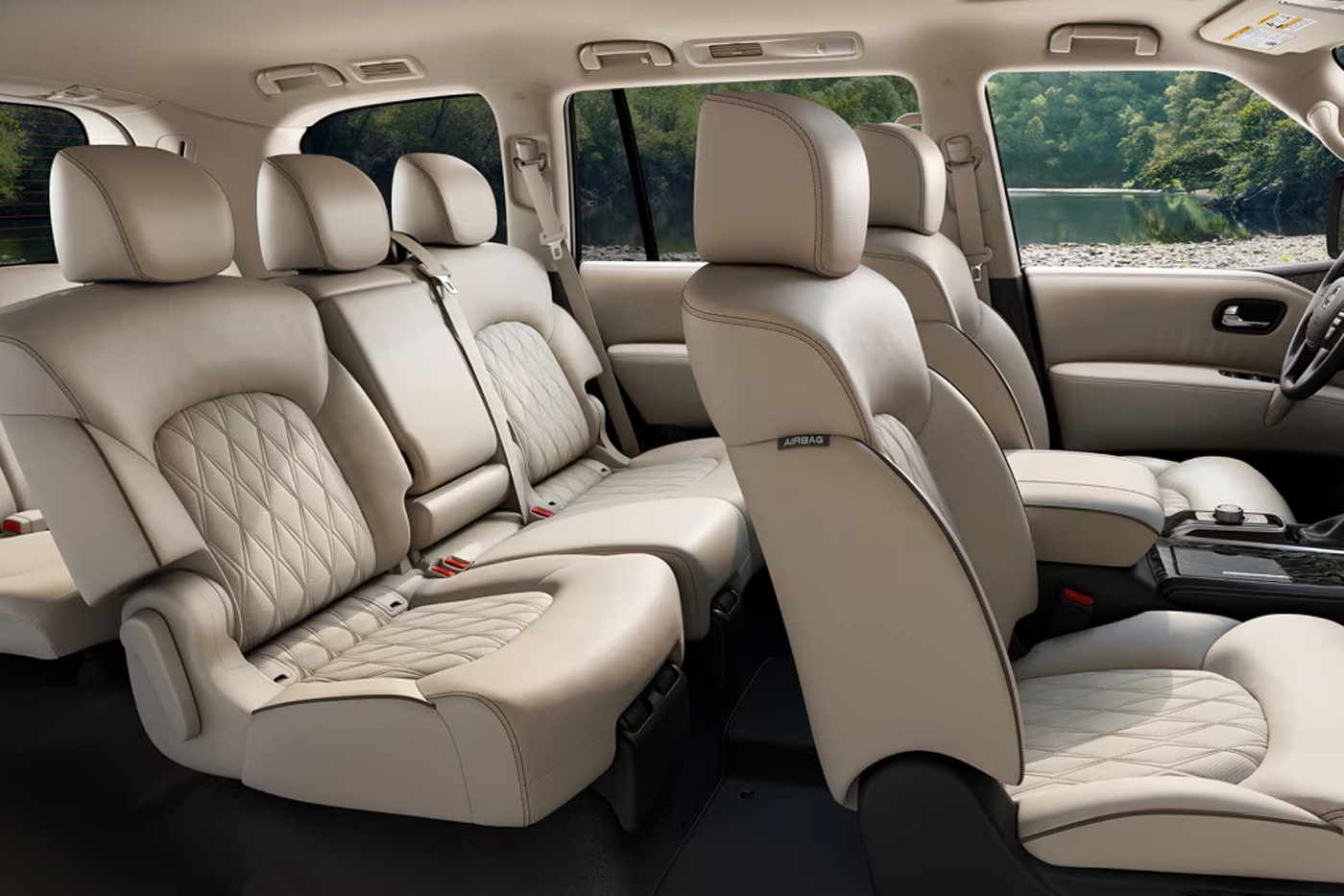 Vue de l'intérieur du Nissan Armada et de son espace spacieux