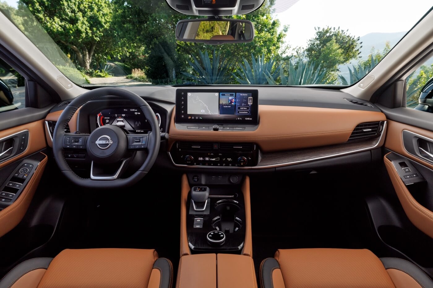 Grande vue sur le tableau de bord du Nissan Rogue.